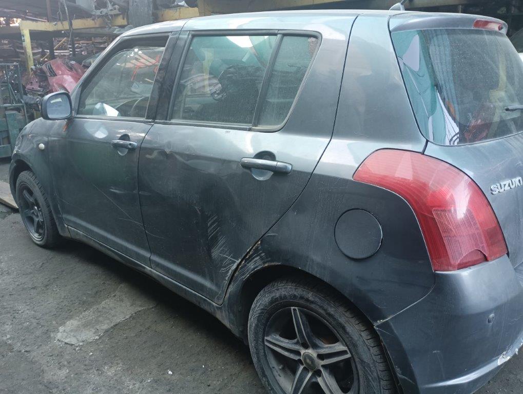  Suzuki SWIFT 2006    EN DESARME